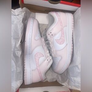 NIKE Pink Paisleys W 7.5